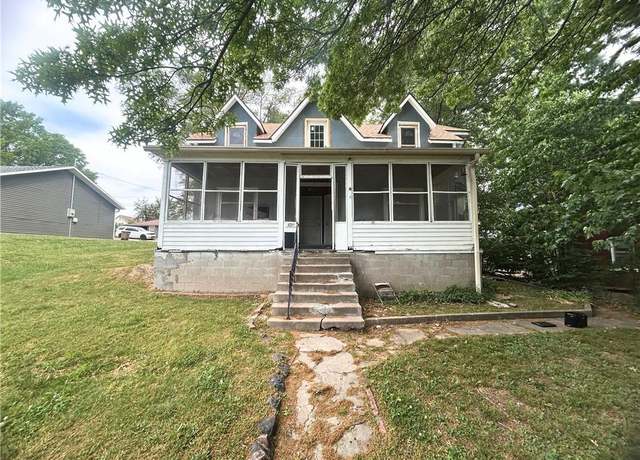 Property at 1011 Atchison St, Atchison, KS 66002, 6 beds, 2 baths