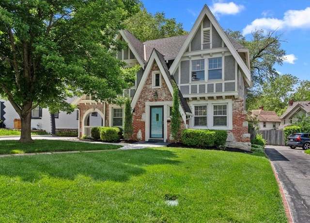 Property at 7224 Ward Pkwy, Kansas City, MO 64114, 3 beds, 2.5 baths