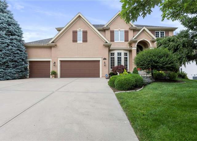 Property at 5716 W 146th St, Overland Park, KS 66223, 4 beds, 5.5 baths