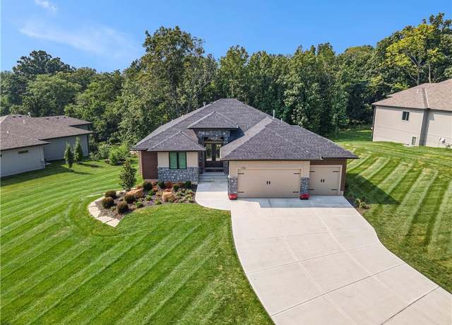 Property at 1133 Deer Run Dr, Greenwood, MO 64034, 4 beds, 4 baths