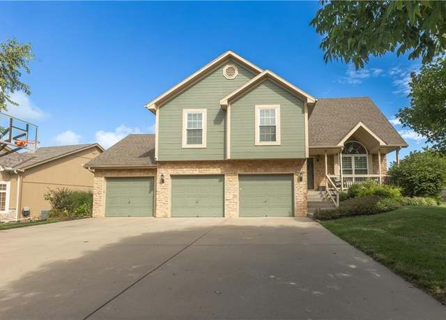 Property at 8108 NE 112th St, Kansas City, MO 64157, 4 beds, 2.5 baths