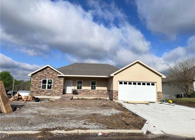 Property at 1107 Charles St, Knob Noster, MO 65336, 3 beds, 2 baths