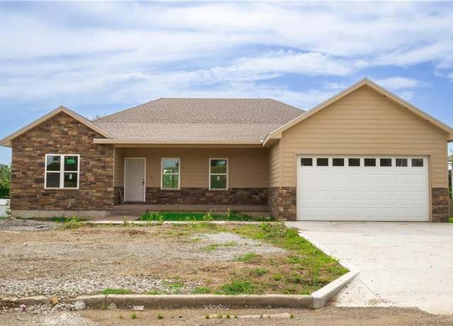 Property at 1107 Charles St, Knob Noster, MO 65336, 3 beds, 2 baths