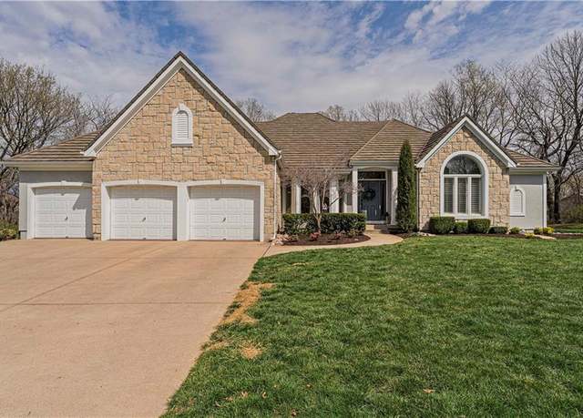 Property at 100 W Highland Ridge Cir, Belton, MO 64012, 4 beds, 3.5 baths