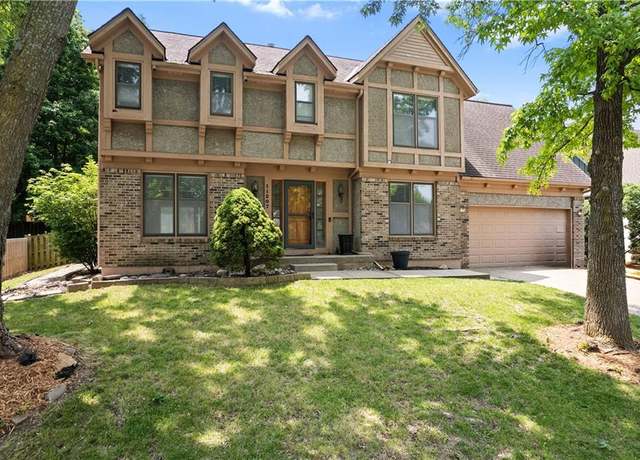 Property at 11207 W 109th St, Overland Park, KS 66210, 4 beds, 3.5 baths