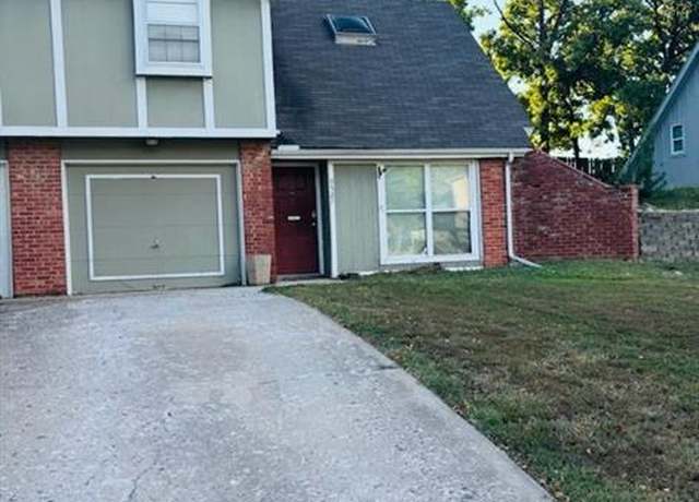 Property at 9527 W 77th Ter, Overland Park, KS 66204, 2 beds, 1.5 baths