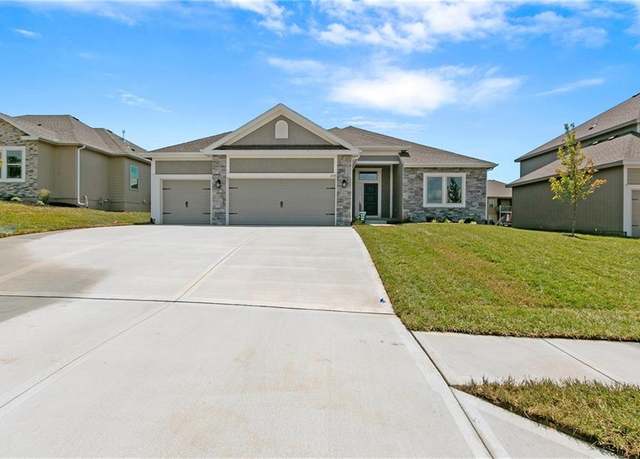 Property at 11007 N Bristol Ave, Kansas City, MO 64156, 3 beds, 2 baths