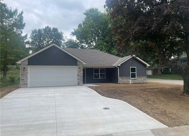 Property at 2101 N 31st Ter, St Joseph, MO 64506, 3 beds, 2 baths