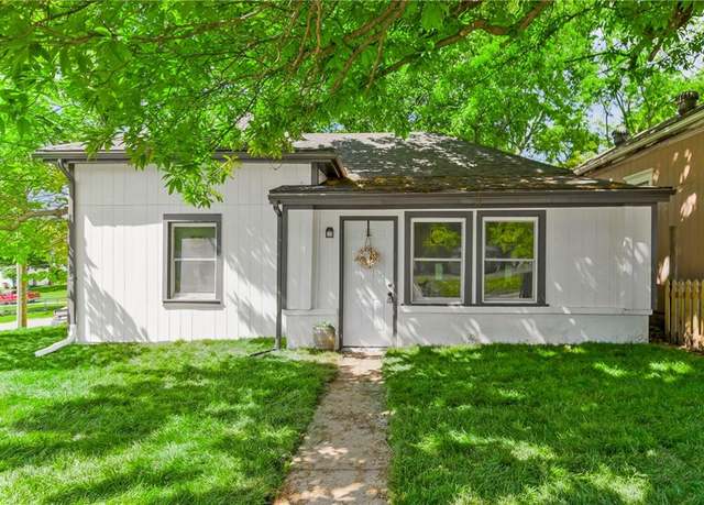 Property at 222 W College St, Independence, MO 64050, 3 beds, 2 baths