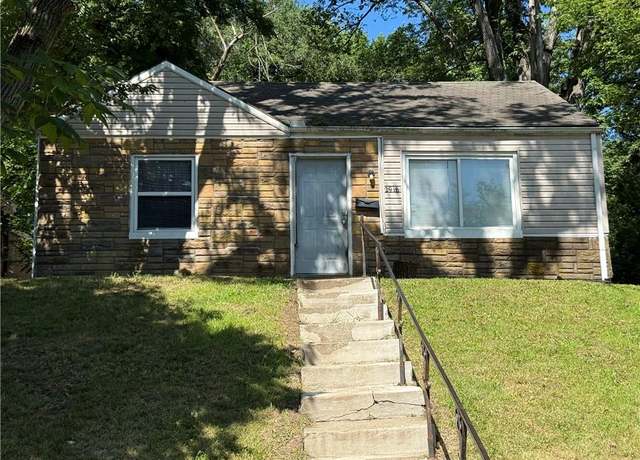 Property at 2918 S 51st St, Kansas City, KS 66106, 2 beds, 1 bath