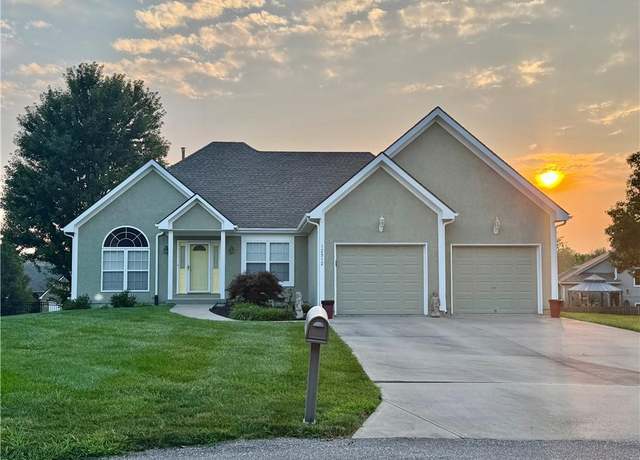 Property at 12512 Pine Valley Dr, Kansas City, KS 66109, 4 beds, 3 baths