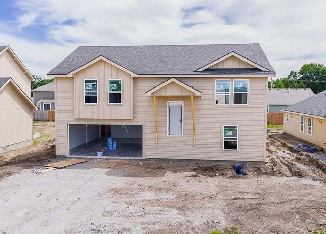 Property at 910 2nd St, Perry, KS 66073, 4 beds, 3 baths