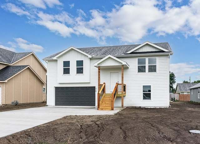 Property at 910 2nd St, Perry, KS 66073, 4 beds, 3 baths