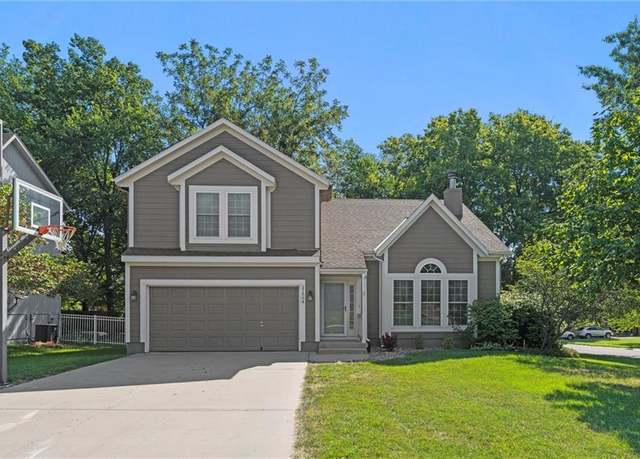 Property at 21894 S Roosevelt St, Spring Hill, KS 66083, 3 beds, 2.5 baths