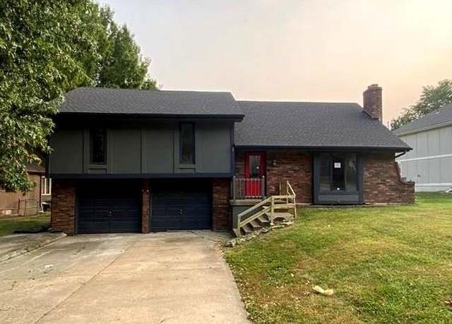 Property at 1105 Brookside Pl, Raymore, MO 64083, 3 beds, 2 baths