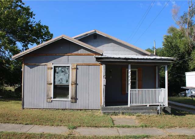 Property at 709 E 1st St, Fort Scott, KS 66701, 2 beds, 1 bath
