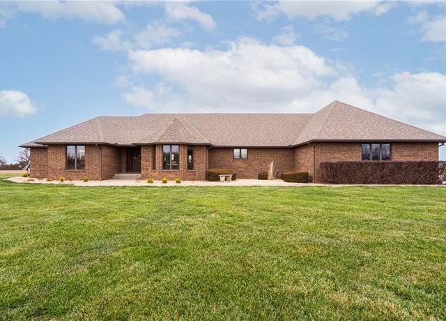 Property at 1001 E Park Rd, Garnett, KS 66032, 3 beds, 3 baths