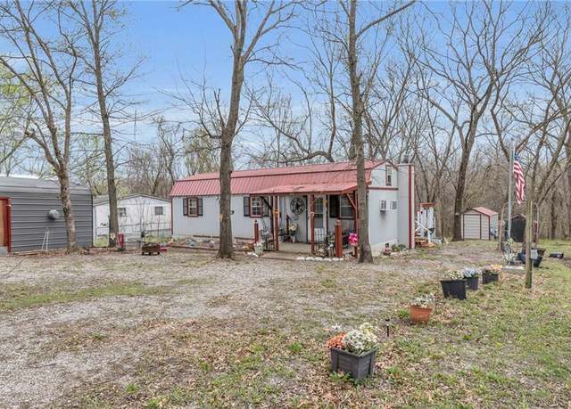 Property at 34 Hackberry Dr, Mound City, KS 66056, 1 bed, 1.5 baths