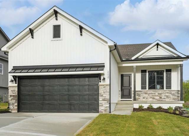Property at 12508 S Parkwood Ln, Lee's Summit, MO 64086, 3 beds, 2 baths