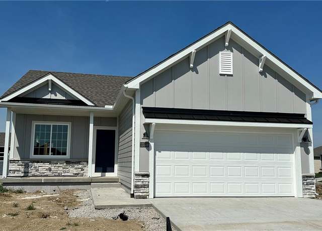 Property at 12508 S Parkwood Ln, Lee's Summit, MO 64086, 3 beds, 2 baths