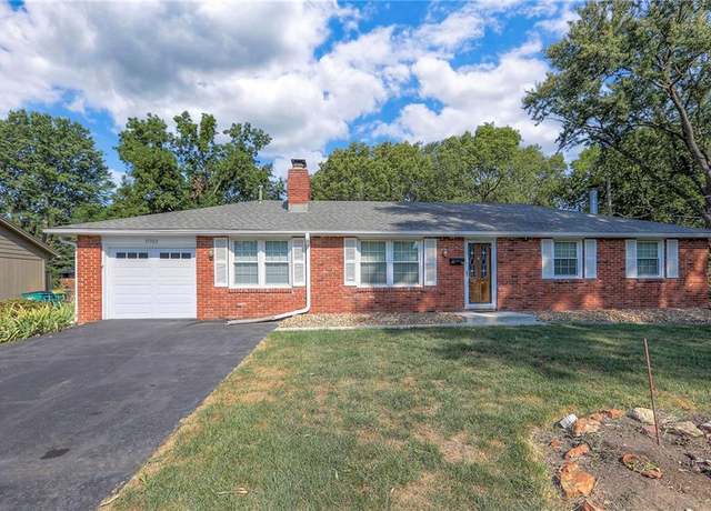 Property at 11302 W 52nd Ter, Shawnee, KS 66203, 3 beds, 2.5 baths