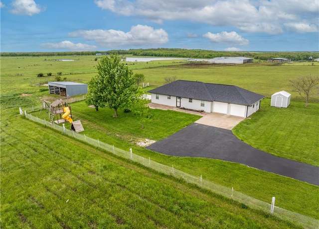 Property at 252 SE 23 Hwy, Knob Noster, MO 65336, 3 beds, 2 baths
