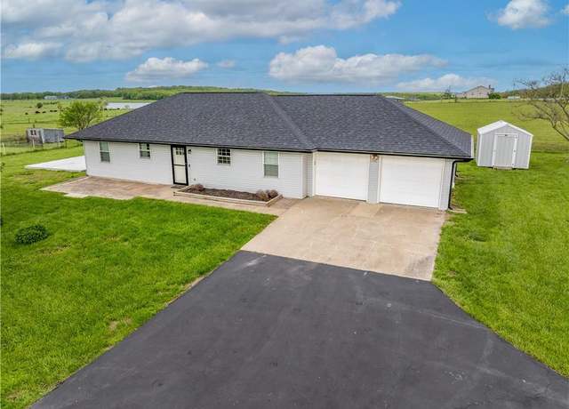 Property at 252 SE 23 Hwy, Knob Noster, MO 65336, 3 beds, 2 baths