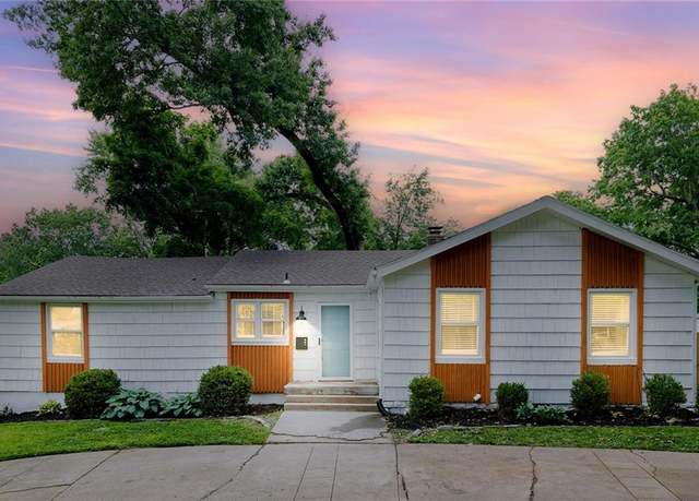 Property at 4908 W 77th St, Prairie Village, KS 66208, 4 beds, 2.5 baths