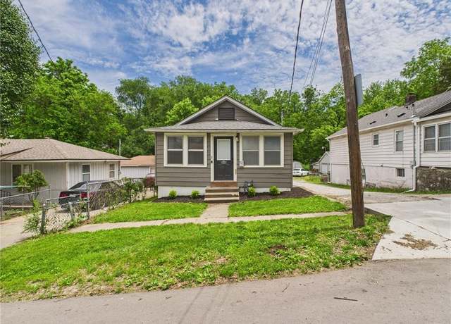 Property at 805 Beacon Ave, Kansas City, MO 64125, 2 beds, 1 bath