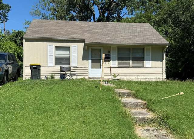Property at 2918 S 52nd St, Kansas City, KS 66106, 2 beds, 1 bath