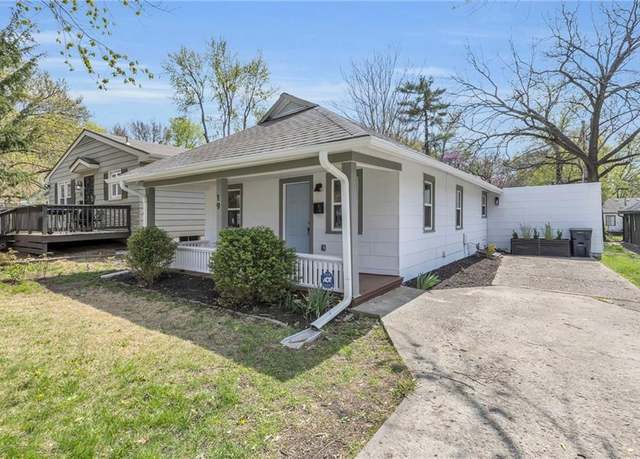 Property at 19 E 80th St, Kansas City, MO 64114, 3 beds, 2 baths