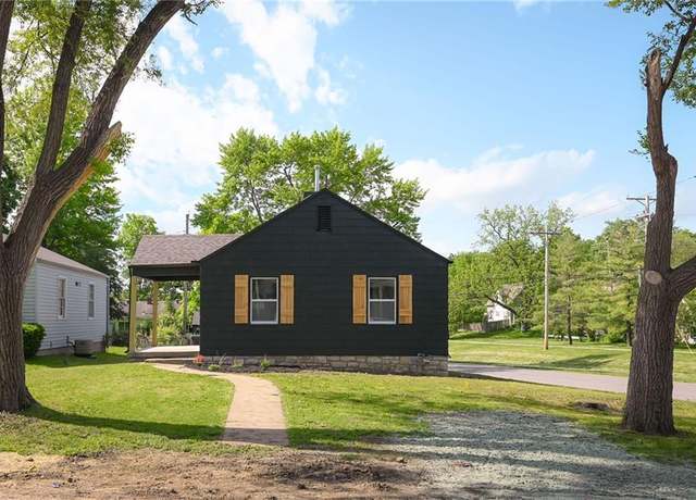 Property at 117 W 80th Ter, Kansas City, MO 64114, 2 beds, 1 bath