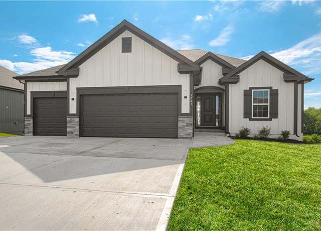 Property at 9810 N Laurel Ave, Kansas City, MO 64157, 4 beds, 3 baths