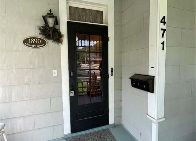 Property at 471 E Kansas St, Liberty, MO 64068, 5 beds, 2 baths