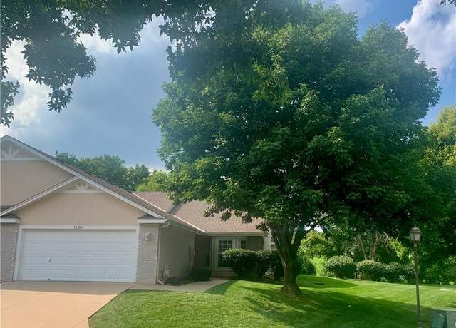 Property at 12104 Oakmont St, Overland Park, KS 66213, 3 beds, 2 baths