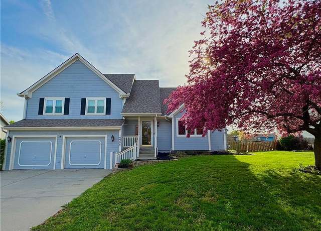 Property at 10908 N Farley Ave, Kansas City, MO 64157, 4 beds, 2.5 baths