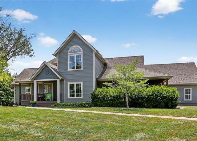 Property at 31225 W 102nd St, De Soto, KS 66018, 4 beds, 3.5 baths