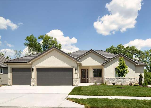 Property at 8200 Westlake Dr, Parkville, MO 64152, 4 beds, 3 baths