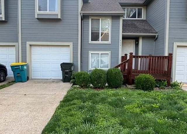 Property at 8951 Hauser St, Lenexa, KS 66215, 3 beds, 2.5 baths