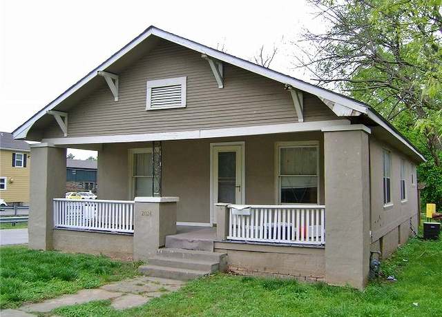Property at 2024 S Broadway St, Pittsburg, KS 66762, 4 beds, 2 baths