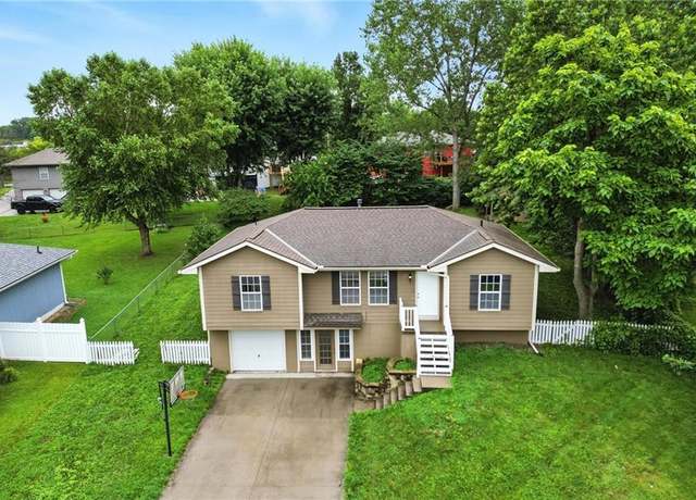 Property at 713 Jesse St, Kearney, MO 64060, 4 beds, 2 baths