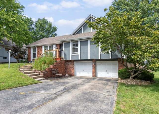 Property at 12006 W 101st St, Lenexa, KS 66215, 3 beds, 2.5 baths