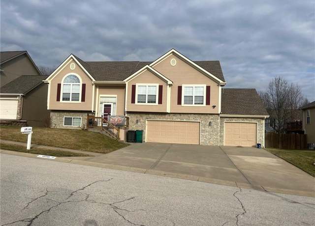 Property at 13735 Wagon Pass Rd, Platte City, MO 64079, 3 beds, 2.5 baths