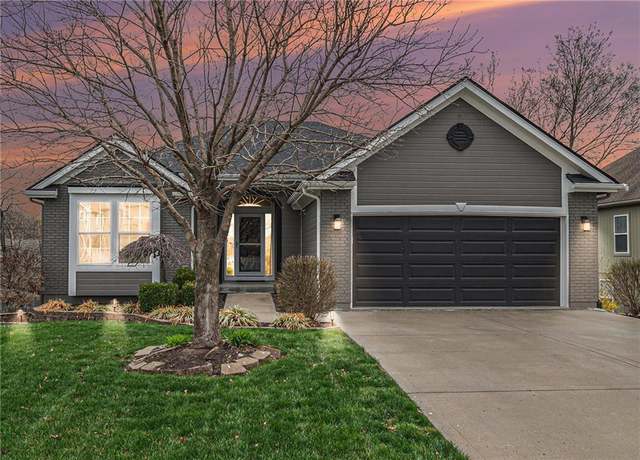 Property at 103 Hampton Dr, Smithville, MO 64089, 4 beds, 3 baths