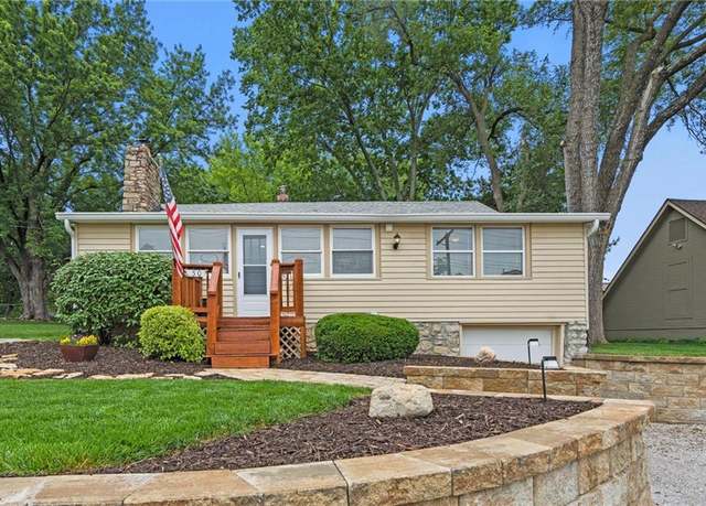 Property at 50 Emerald Shore Dr, Lake Tapawingo, MO 64015, 2 beds, 2 baths
