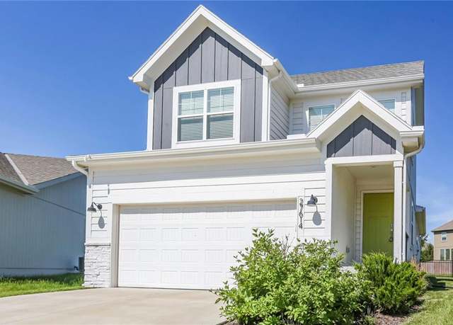 Property at 27614 E Red Fox St, Lee's Summit, MO 64086, 4 beds, 3 baths