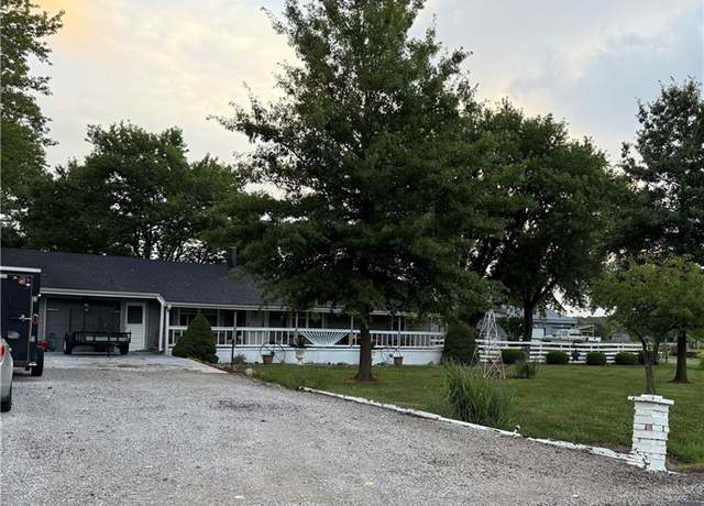Property at 36300 N Bynum Spur Rd, Lone Jack, MO 64070, 2 beds, 1 bath