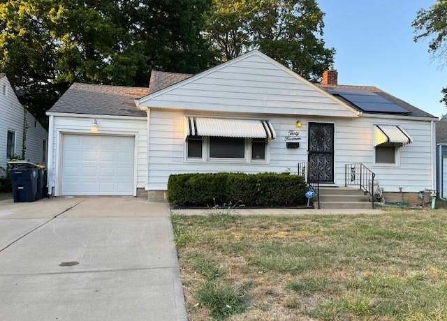 Property at 3014 E Meyer Blvd, Kansas City, MO 64132, 3 beds, 1.5 baths