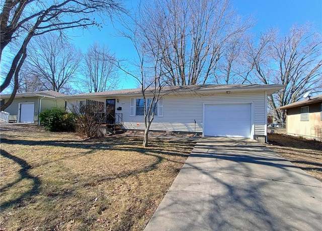 Property at 1215 N Adams St, Nevada, MO 64772, 2 beds, 1 bath