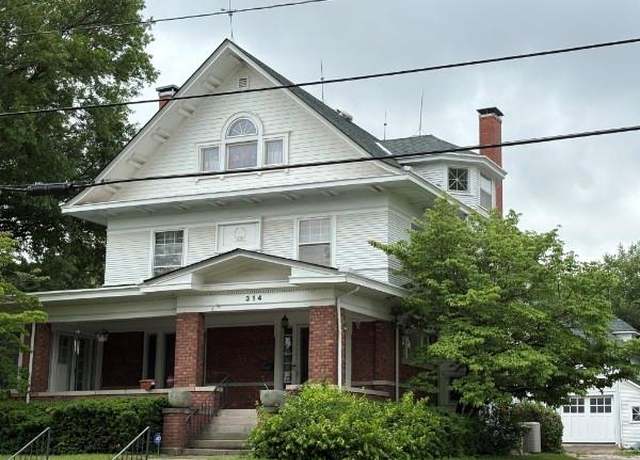 Property at 314 E Gay St, Warrensburg, MO 64093, 5 beds, 3 baths
